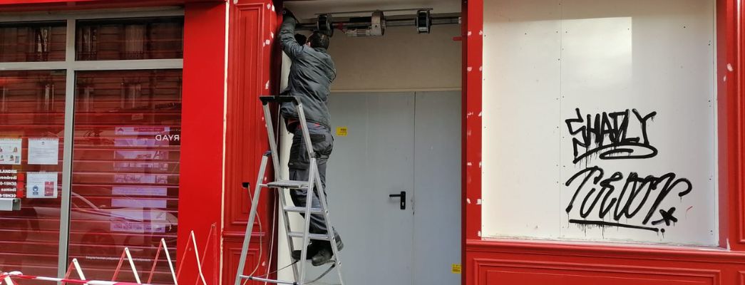 installation moteur pour rideau métallique